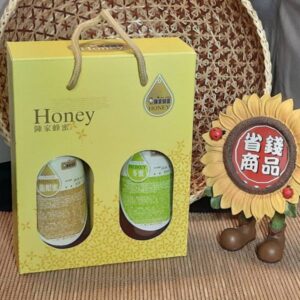 58d5eeae8c5f1e3ee365dd3094484454.jpg 《冬蜜+龍眼蜜》好擠寶貝 雙拼伴手禮盒
