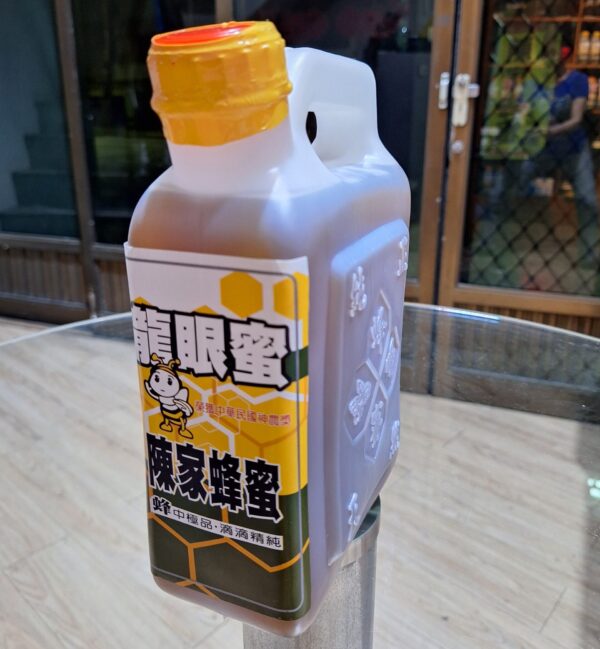 20260317_223622 龍眼蜜超值桶裝 2400g 實拍,大容量家庭號包裝|陳家蜂蜜